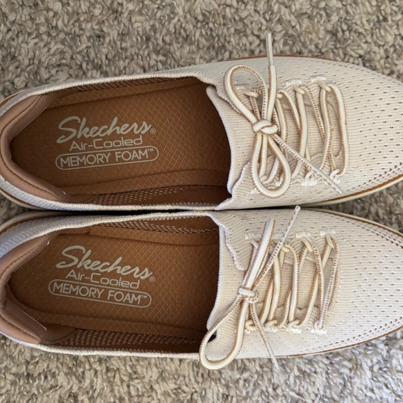 Sketchers Air-Cooled Memory Foam shoes - Picture 3 of 3